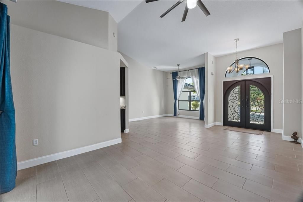 For Sale: $549,000 (3 beds, 2 baths, 2096 Square Feet)