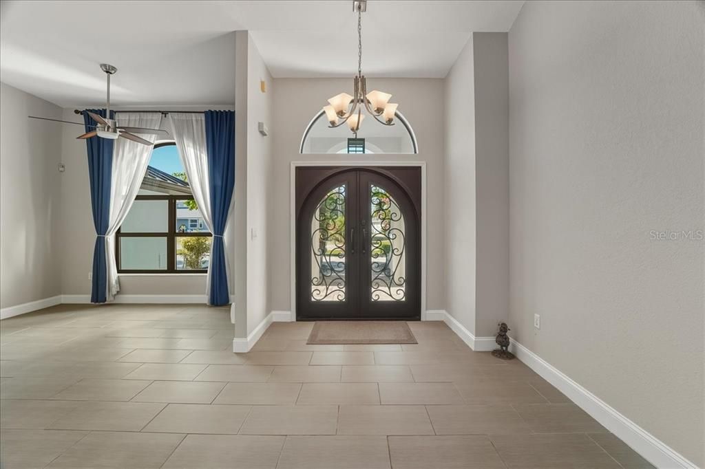 For Sale: $549,000 (3 beds, 2 baths, 2096 Square Feet)