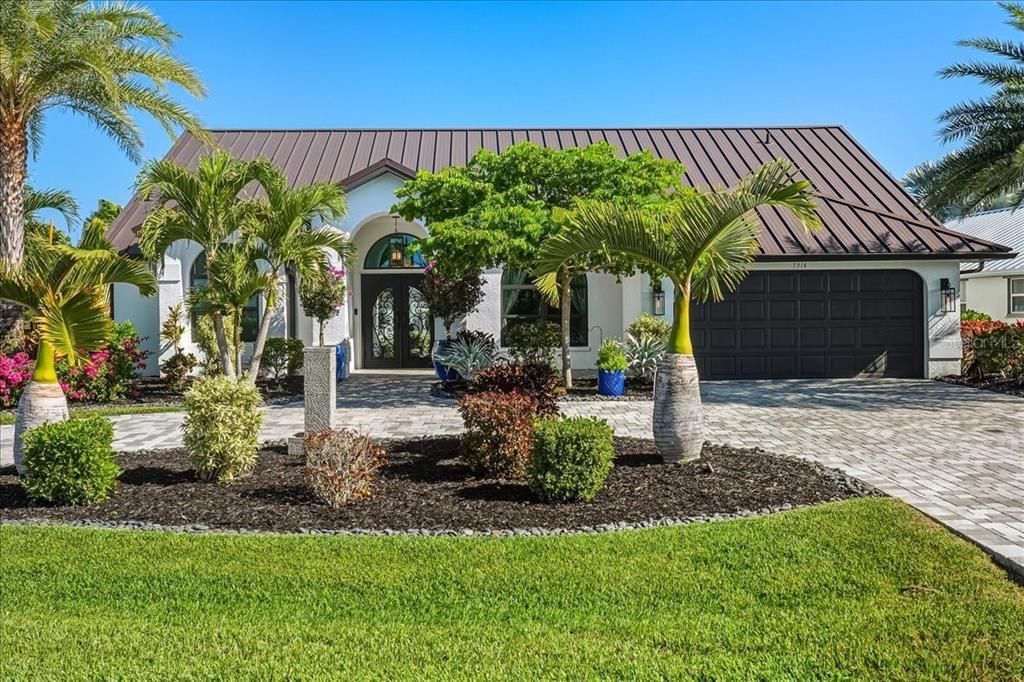 For Sale: $549,000 (3 beds, 2 baths, 2096 Square Feet)