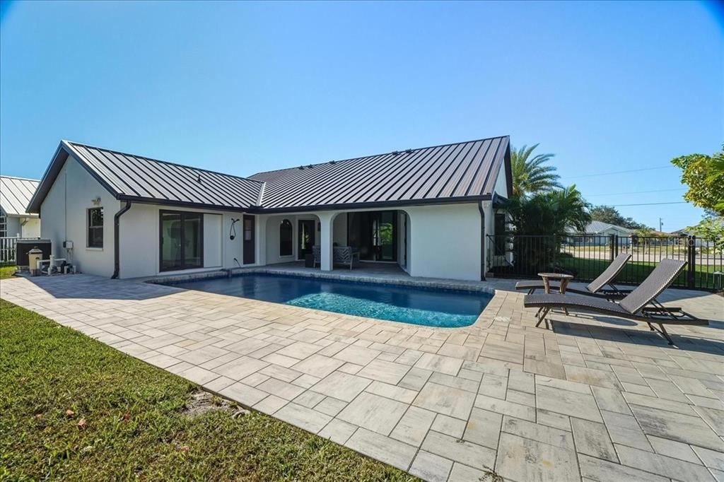 For Sale: $549,000 (3 beds, 2 baths, 2096 Square Feet)