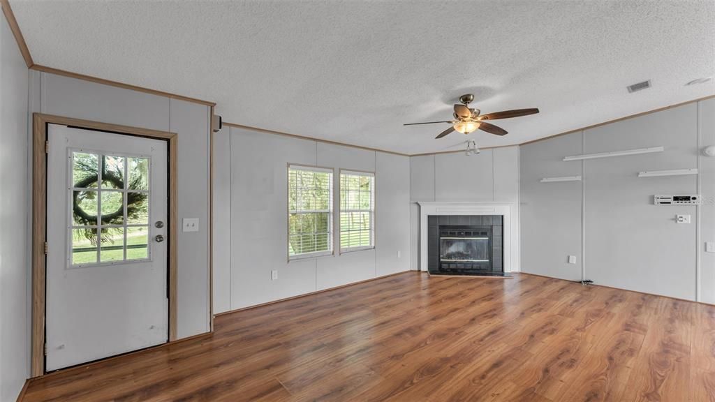 待售: $339,000 (3 贝兹, 2 浴室, 1352 平方英尺)