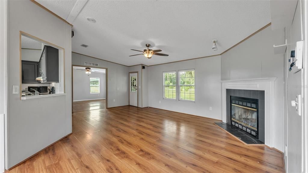 待售: $339,000 (3 贝兹, 2 浴室, 1352 平方英尺)