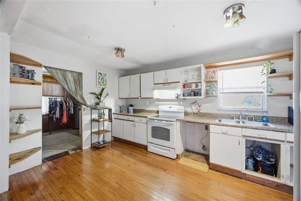 En Venta: $260,000 (2 camas, 1 baños, 988 Pies cuadrados)