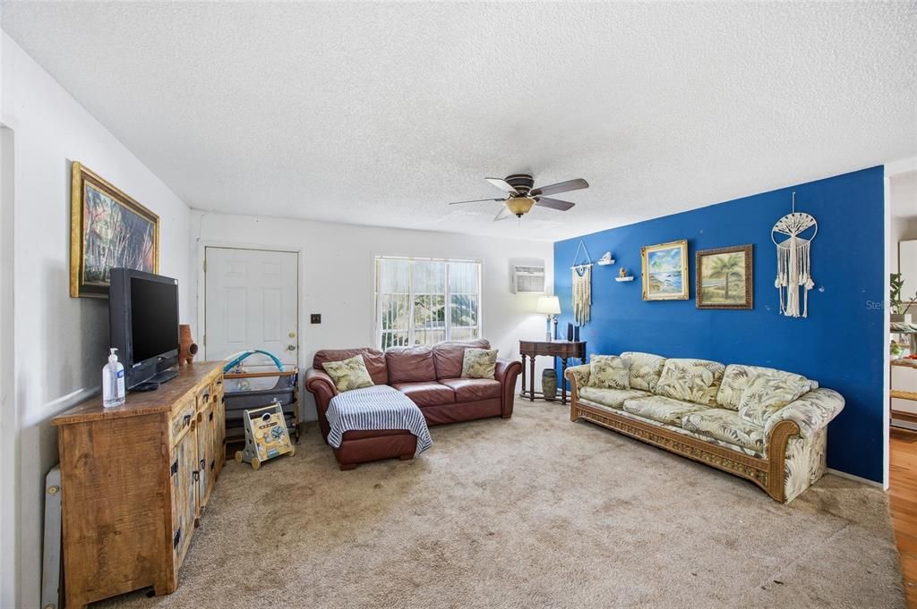 En Venta: $260,000 (2 camas, 1 baños, 988 Pies cuadrados)