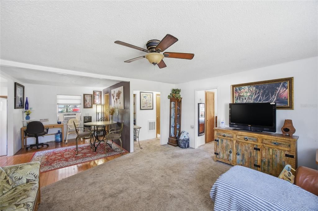 En Venta: $260,000 (2 camas, 1 baños, 988 Pies cuadrados)