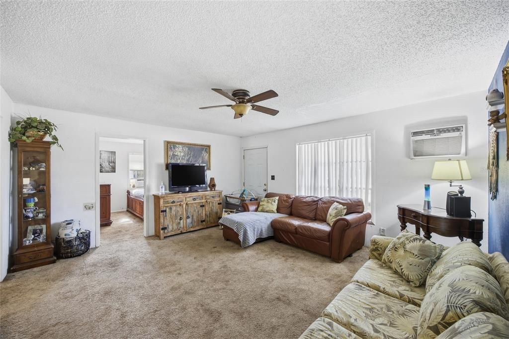 En Venta: $260,000 (2 camas, 1 baños, 988 Pies cuadrados)