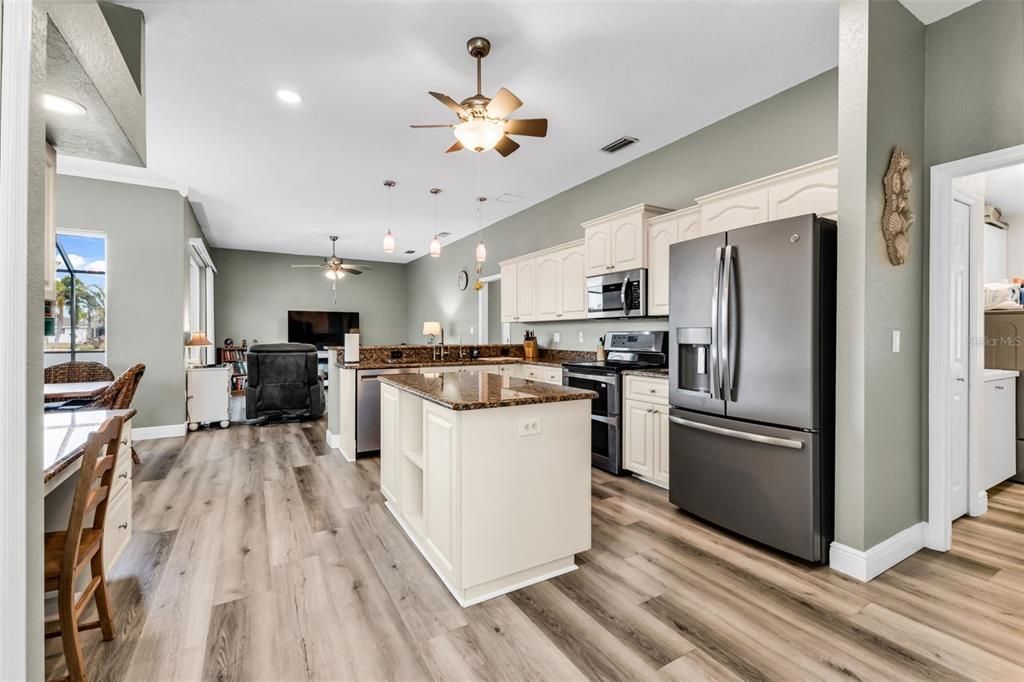 待售: $449,000 (3 贝兹, 2 浴室, 2246 平方英尺)