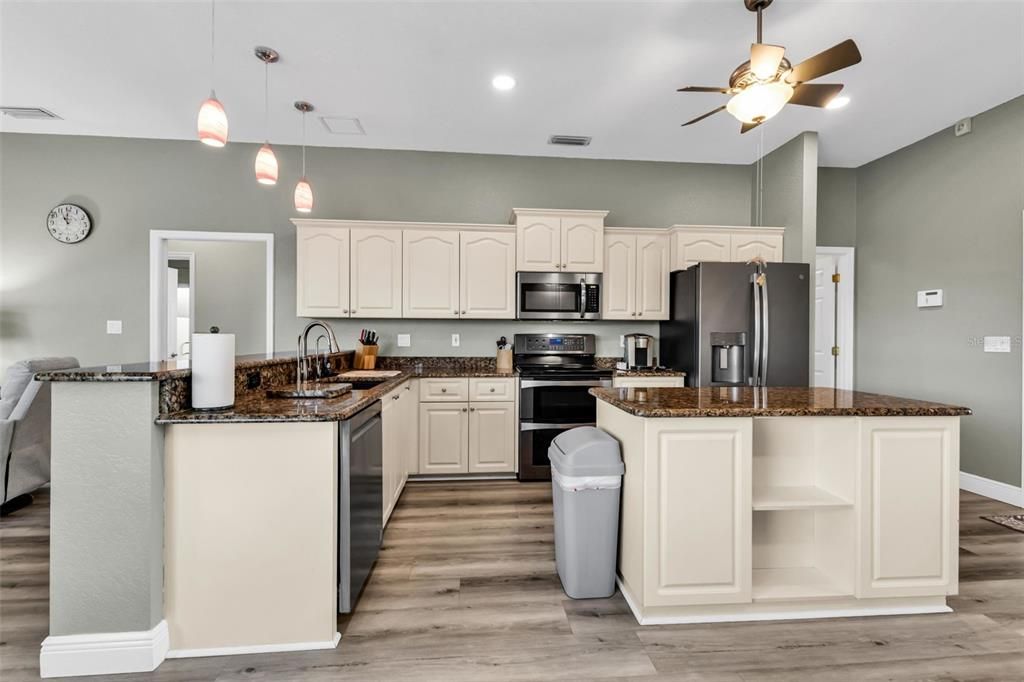 待售: $449,000 (3 贝兹, 2 浴室, 2246 平方英尺)