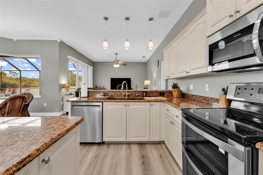 待售: $449,000 (3 贝兹, 2 浴室, 2246 平方英尺)