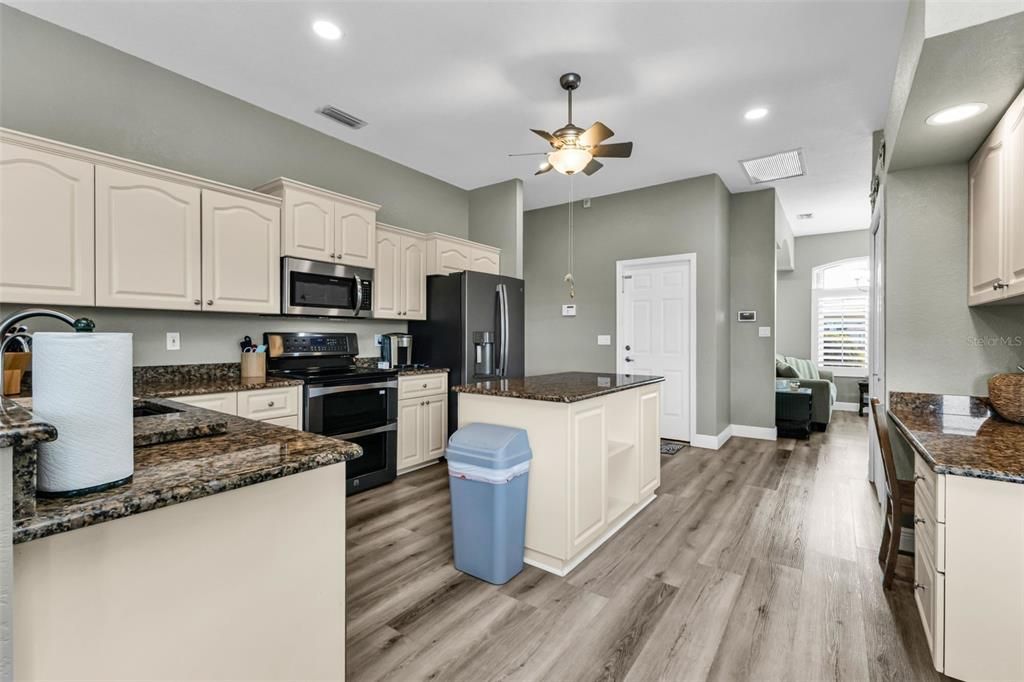 待售: $449,000 (3 贝兹, 2 浴室, 2246 平方英尺)