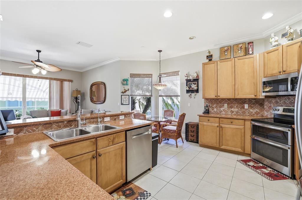 待售: $349,900 (3 贝兹, 2 浴室, 2152 平方英尺)