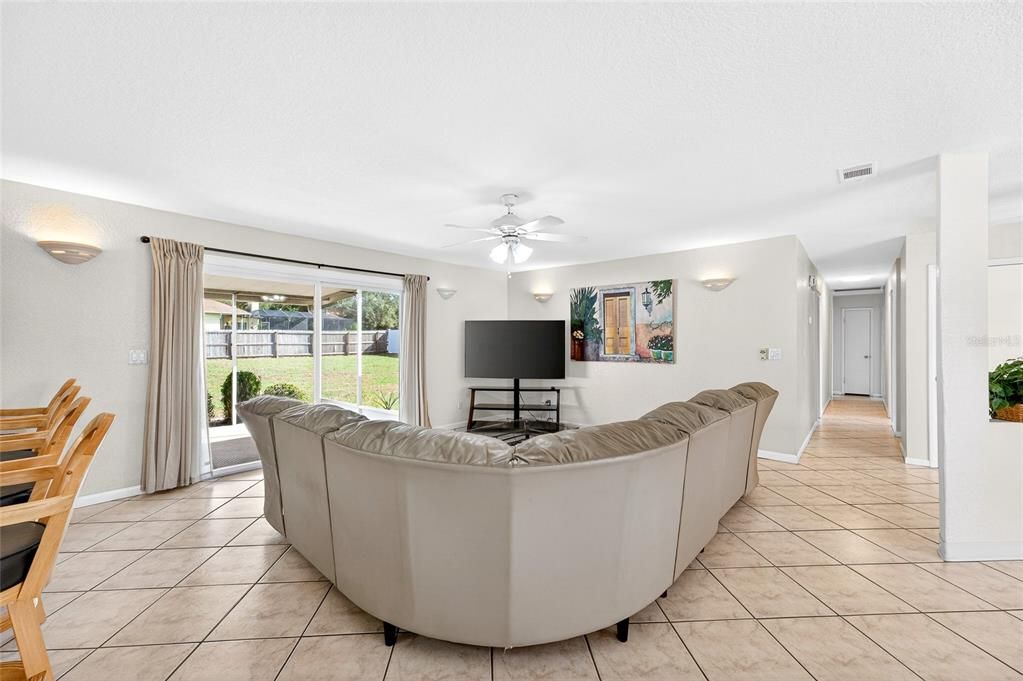 На продажу: $495,000 (4 спален, 2 ванн, 1930 Квадратных фут)