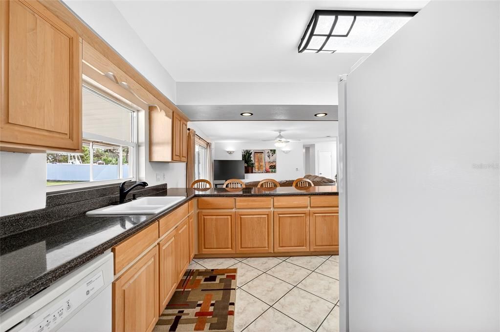 На продажу: $495,000 (4 спален, 2 ванн, 1930 Квадратных фут)