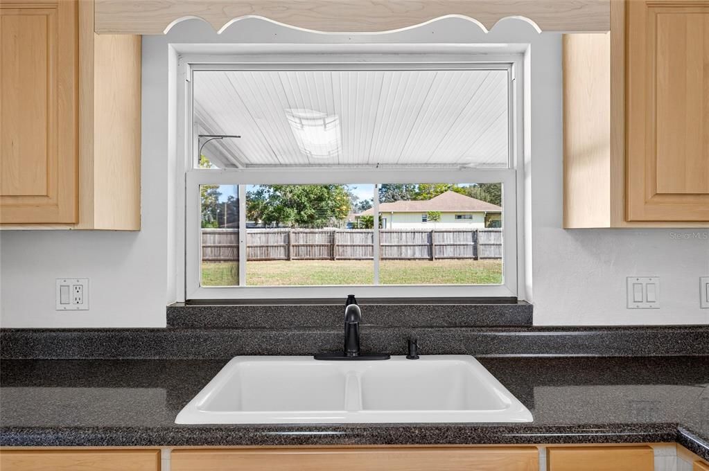 На продажу: $495,000 (4 спален, 2 ванн, 1930 Квадратных фут)