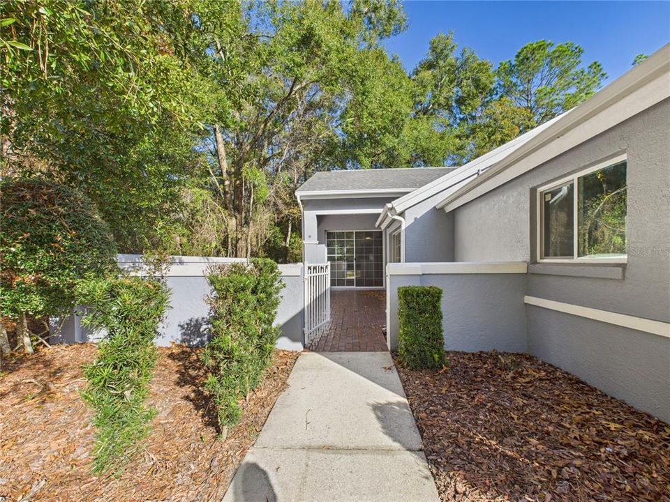 For Sale: $209,000 (2 beds, 2 baths, 1326 Square Feet)