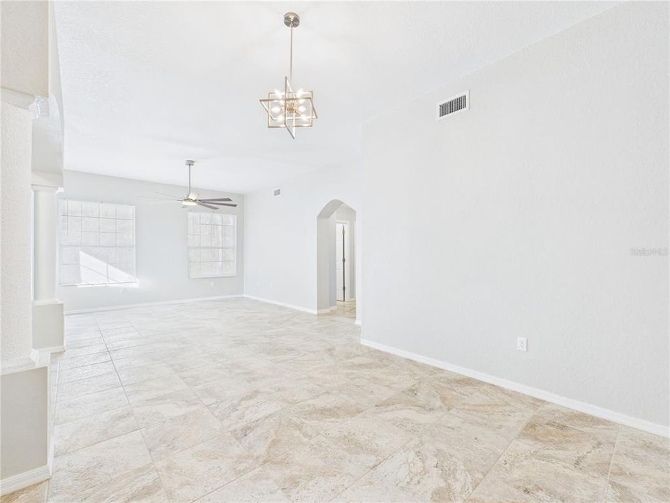 For Sale: $209,000 (2 beds, 2 baths, 1326 Square Feet)