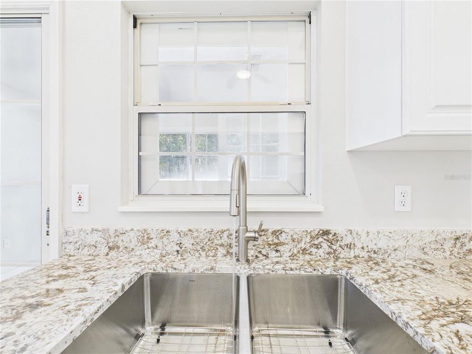 For Sale: $209,000 (2 beds, 2 baths, 1326 Square Feet)