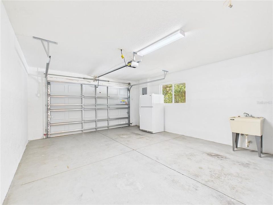 For Sale: $209,000 (2 beds, 2 baths, 1326 Square Feet)