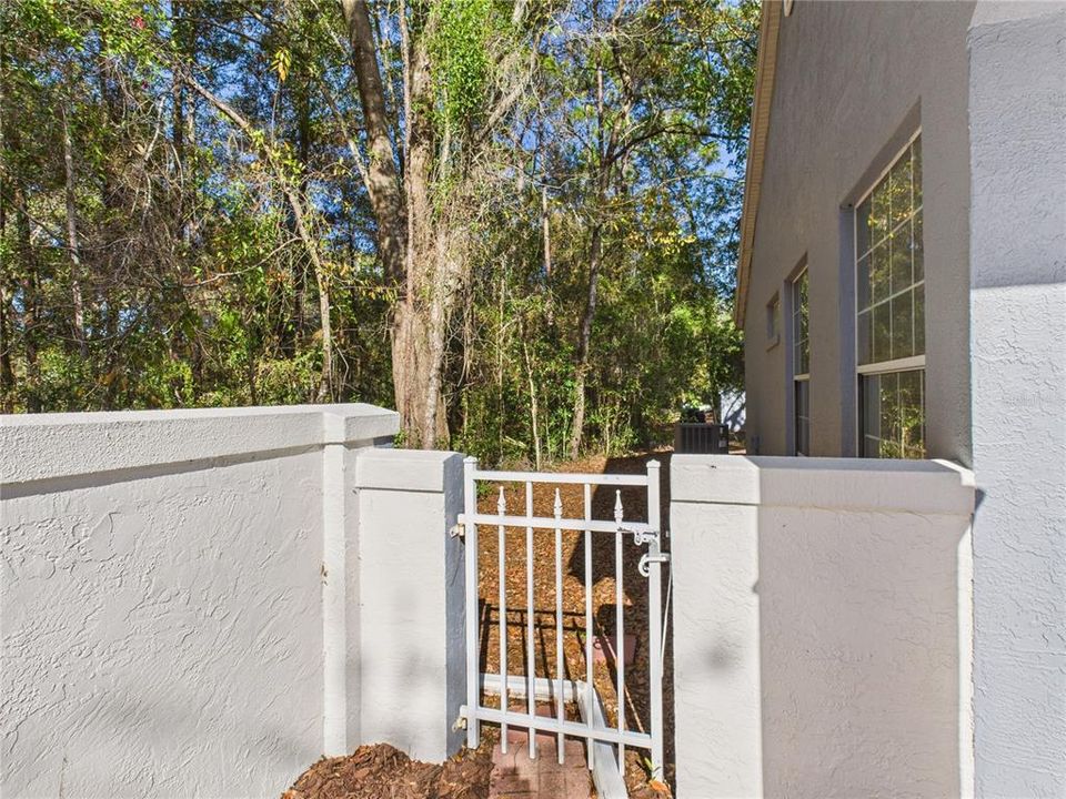 For Sale: $209,000 (2 beds, 2 baths, 1326 Square Feet)