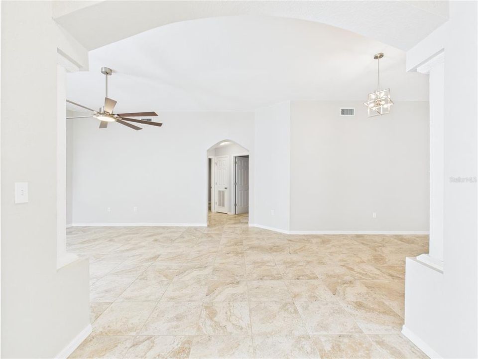 For Sale: $209,000 (2 beds, 2 baths, 1326 Square Feet)