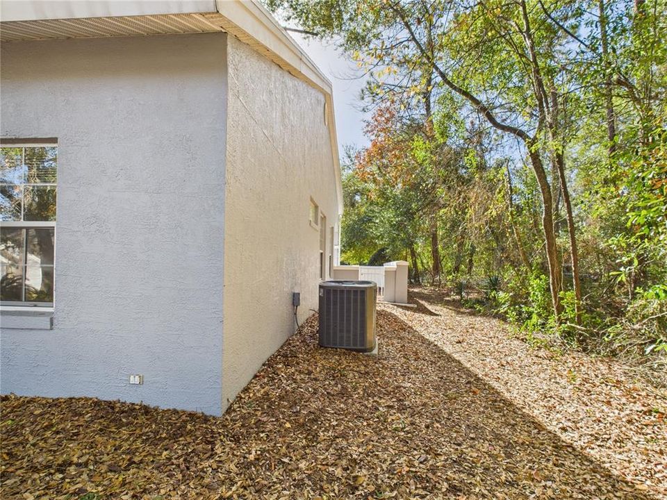 For Sale: $209,000 (2 beds, 2 baths, 1326 Square Feet)