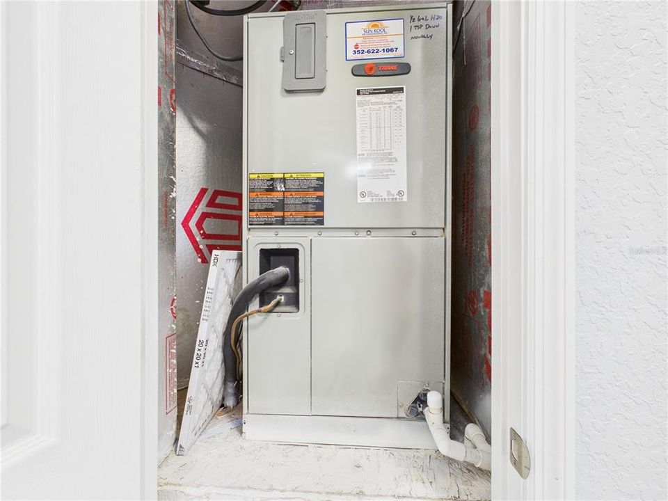 For Sale: $209,000 (2 beds, 2 baths, 1326 Square Feet)