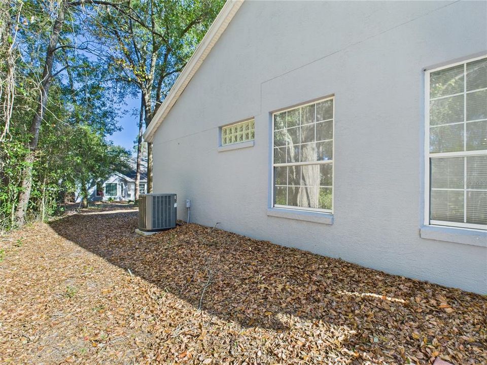 For Sale: $209,000 (2 beds, 2 baths, 1326 Square Feet)