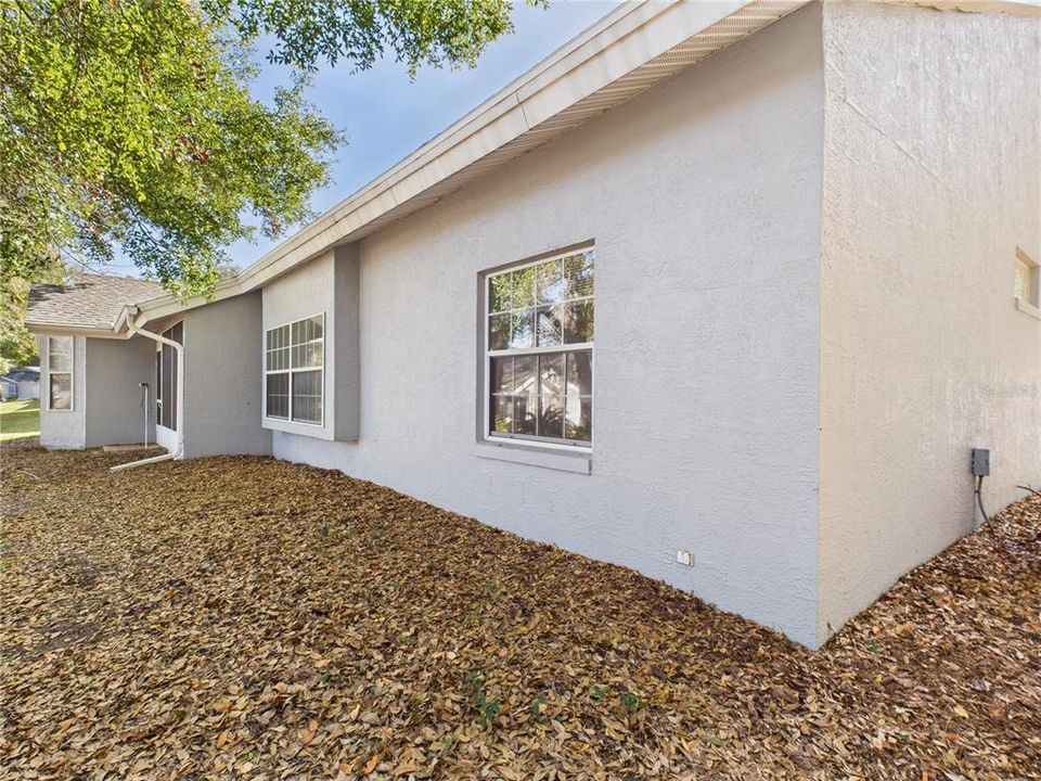 For Sale: $209,000 (2 beds, 2 baths, 1326 Square Feet)