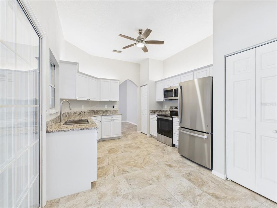 For Sale: $209,000 (2 beds, 2 baths, 1326 Square Feet)