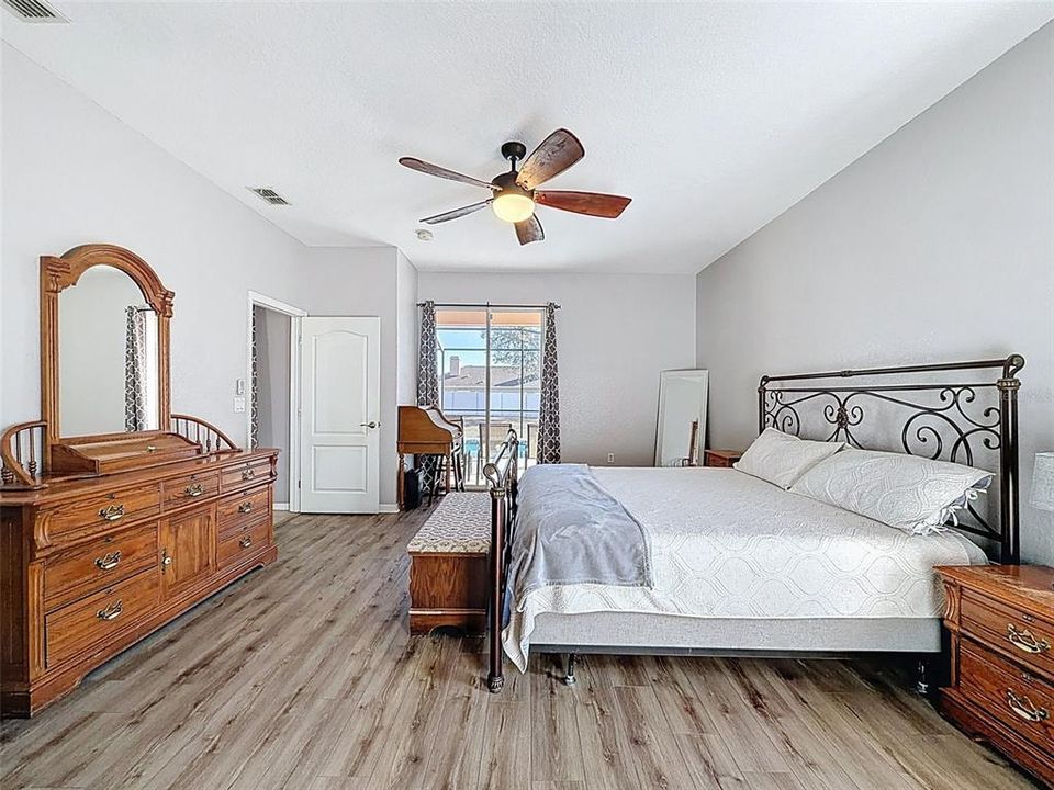 En Venta: $450,000 (3 camas, 2 baños, 2003 Pies cuadrados)