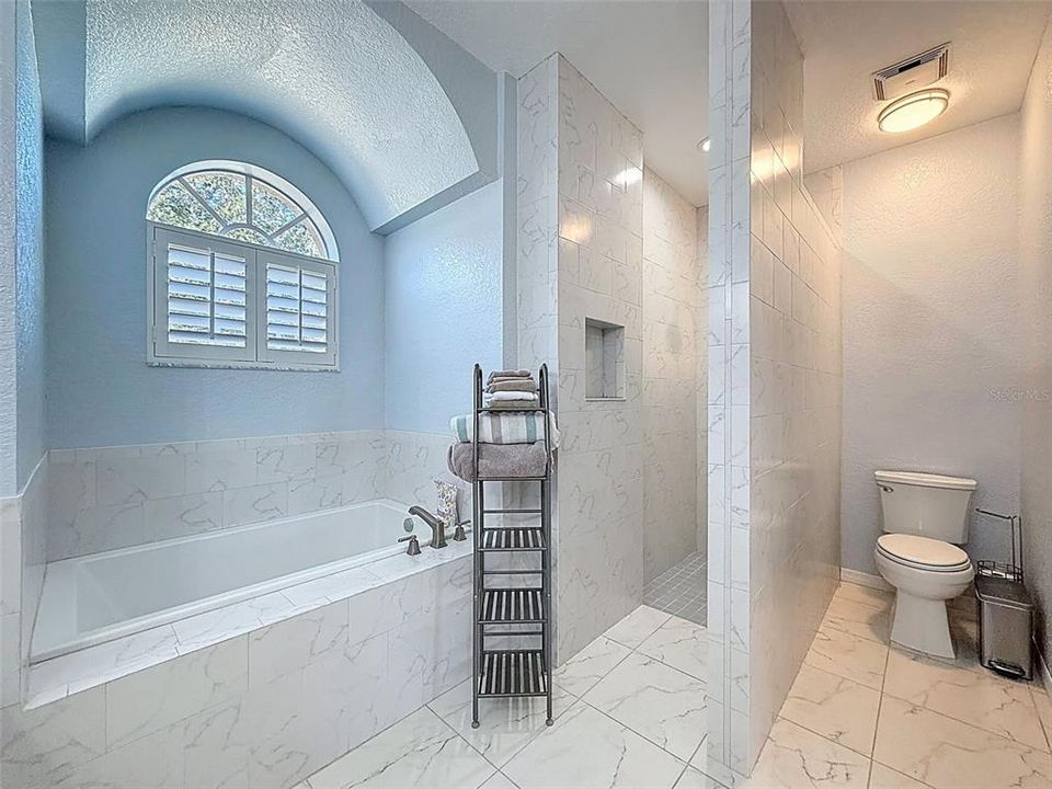 En Venta: $450,000 (3 camas, 2 baños, 2003 Pies cuadrados)