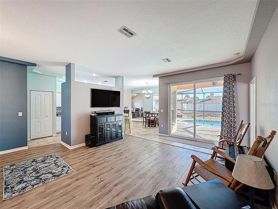 En Venta: $450,000 (3 camas, 2 baños, 2003 Pies cuadrados)