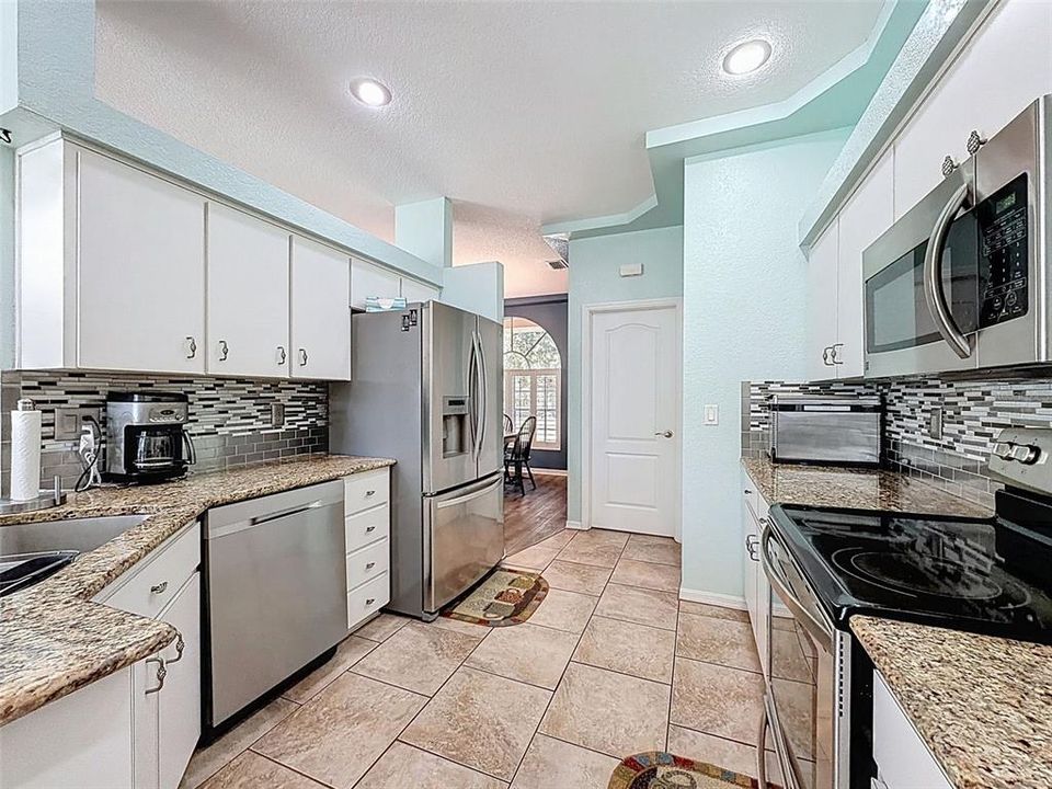 En Venta: $450,000 (3 camas, 2 baños, 2003 Pies cuadrados)