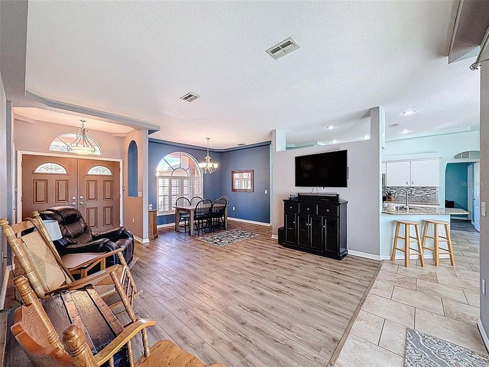 En Venta: $450,000 (3 camas, 2 baños, 2003 Pies cuadrados)