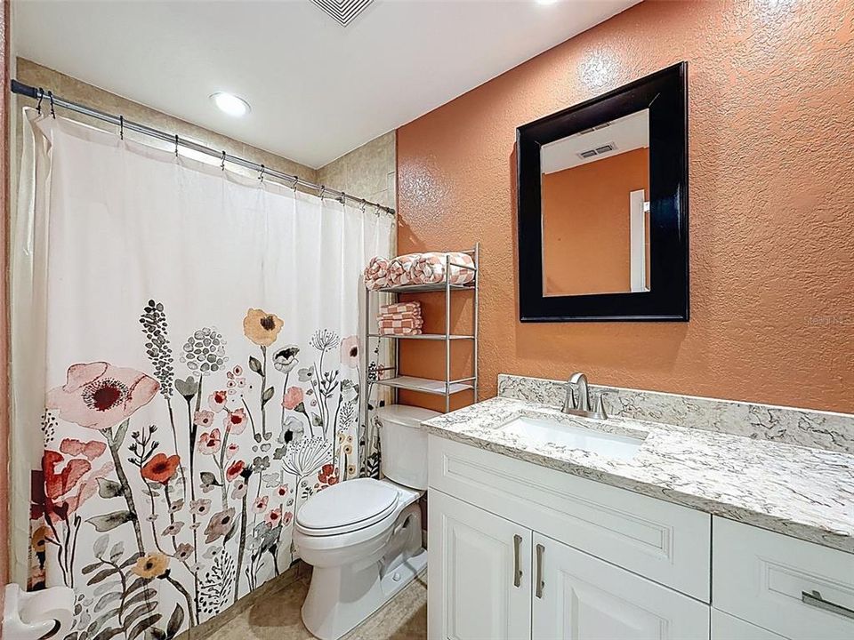 En Venta: $450,000 (3 camas, 2 baños, 2003 Pies cuadrados)