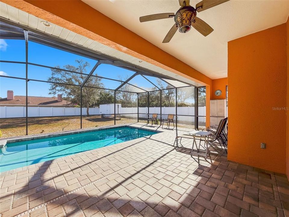 En Venta: $450,000 (3 camas, 2 baños, 2003 Pies cuadrados)