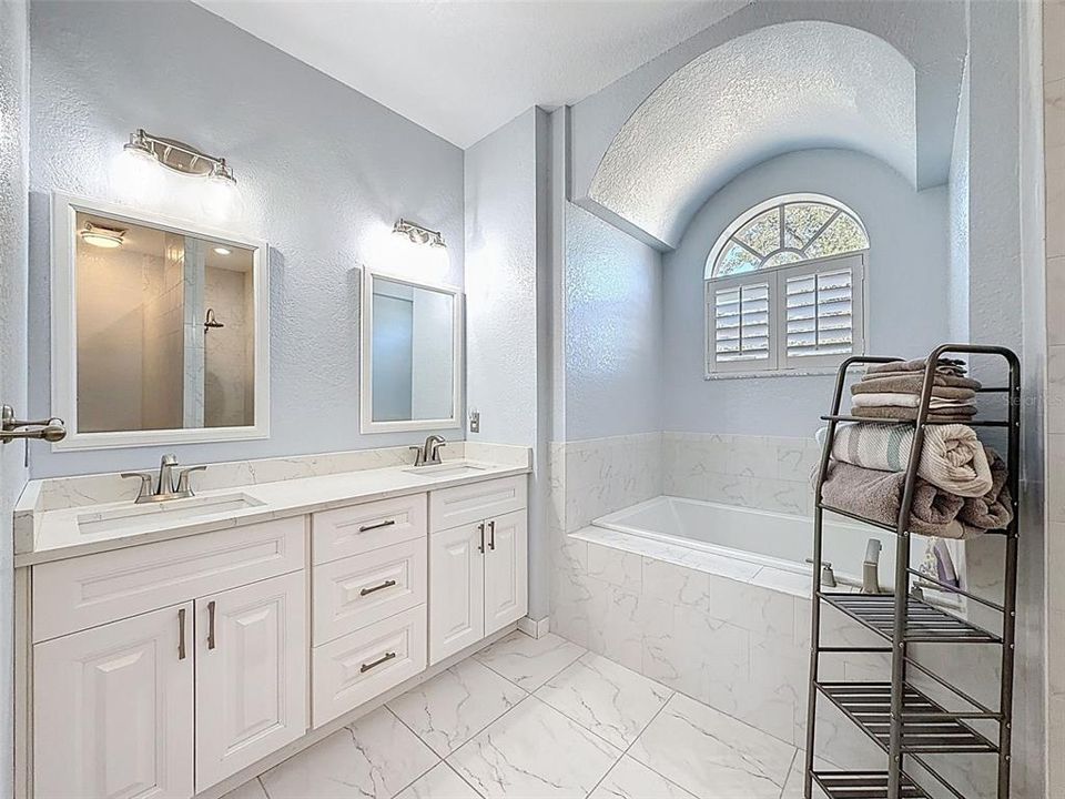 En Venta: $450,000 (3 camas, 2 baños, 2003 Pies cuadrados)