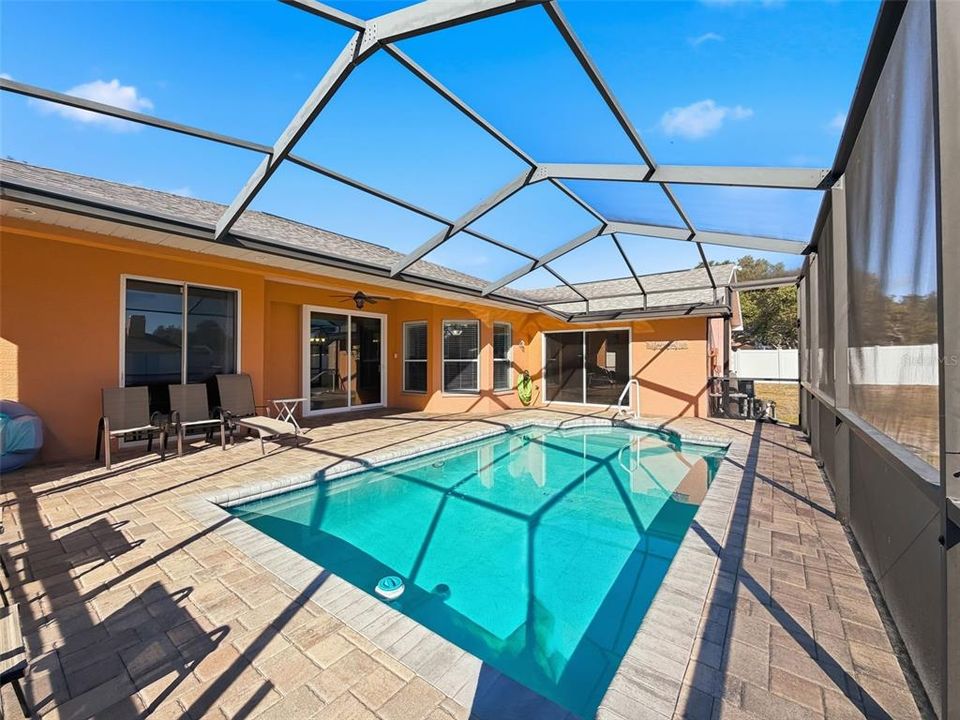 En Venta: $450,000 (3 camas, 2 baños, 2003 Pies cuadrados)