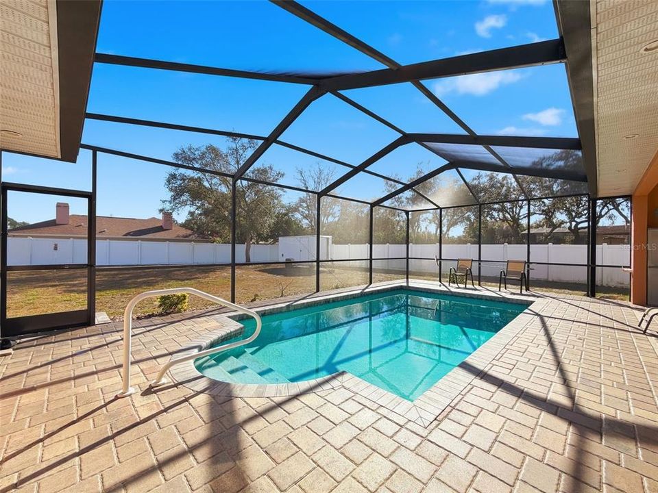 En Venta: $450,000 (3 camas, 2 baños, 2003 Pies cuadrados)