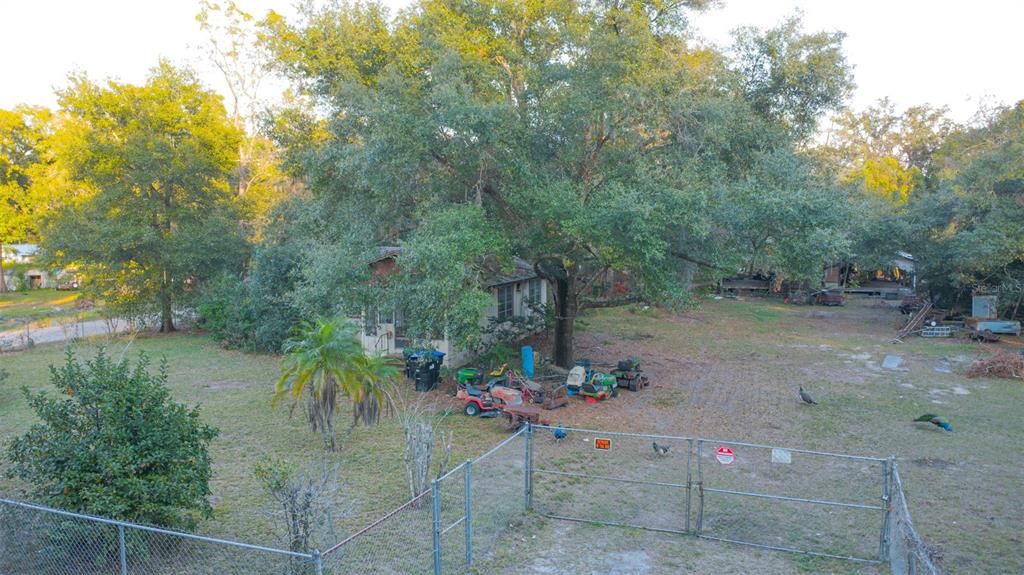 待售: $299,900 (1.48 acres)