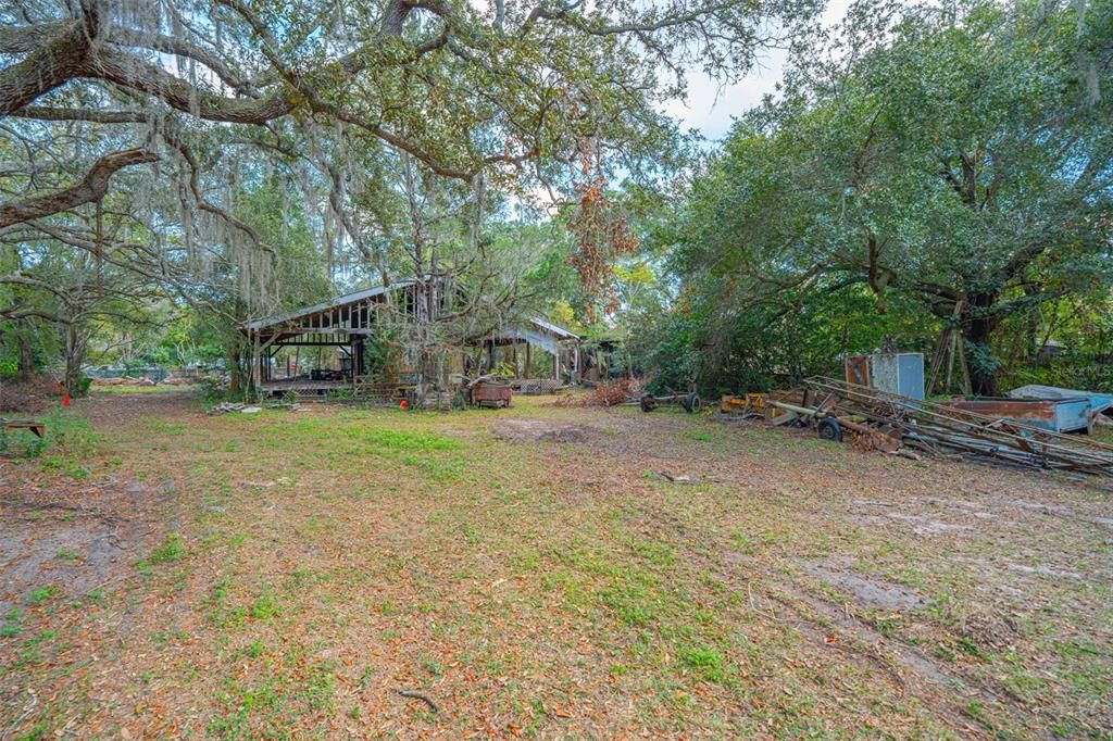 待售: $299,900 (1.48 acres)