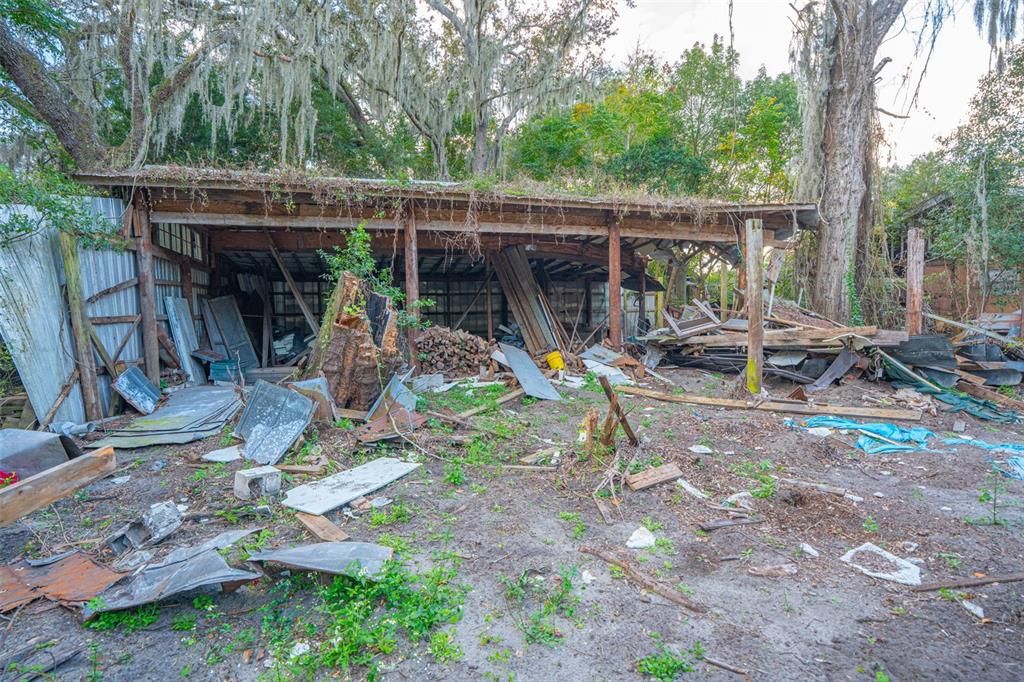 待售: $299,900 (1.48 acres)