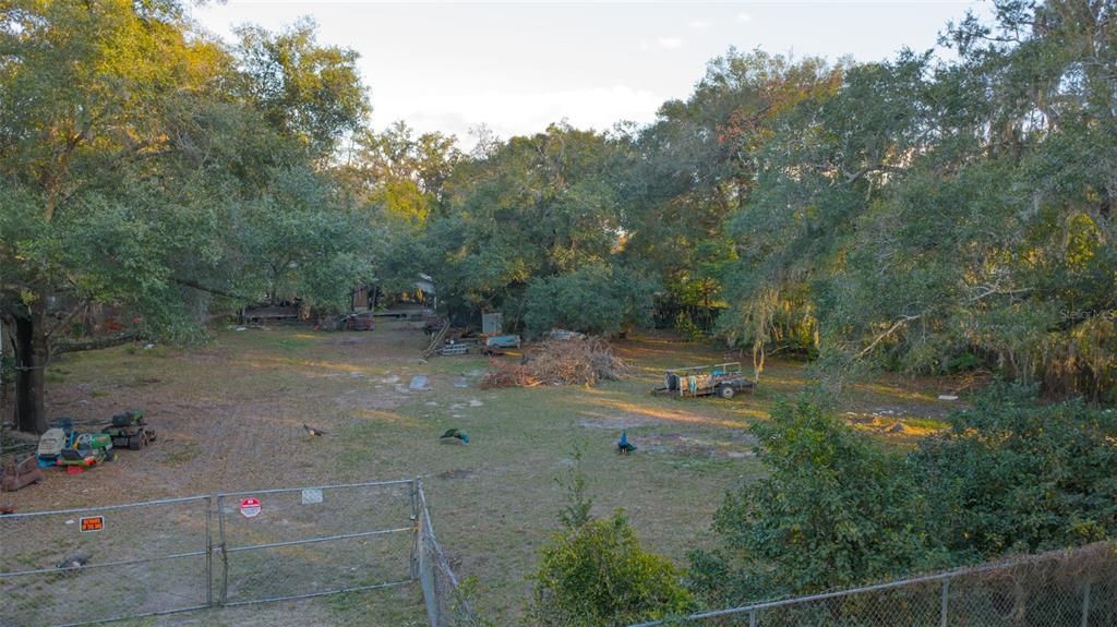 待售: $299,900 (1.48 acres)