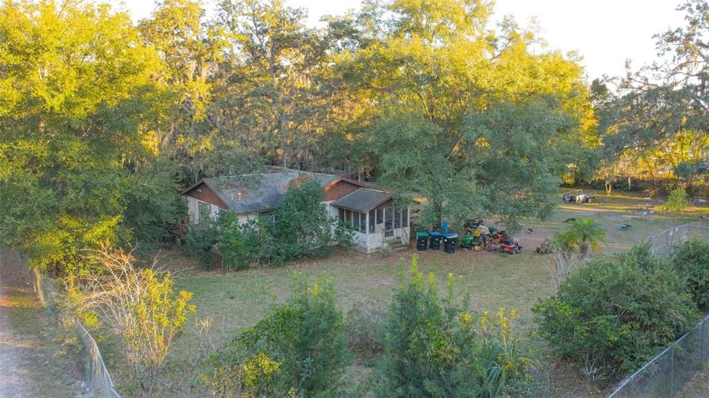 待售: $299,900 (1.48 acres)