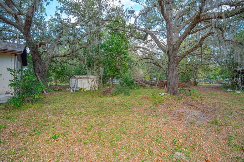 待售: $299,900 (1.48 acres)