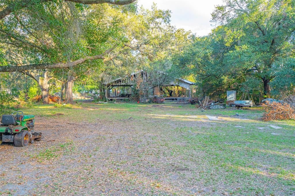 待售: $299,900 (1.48 acres)