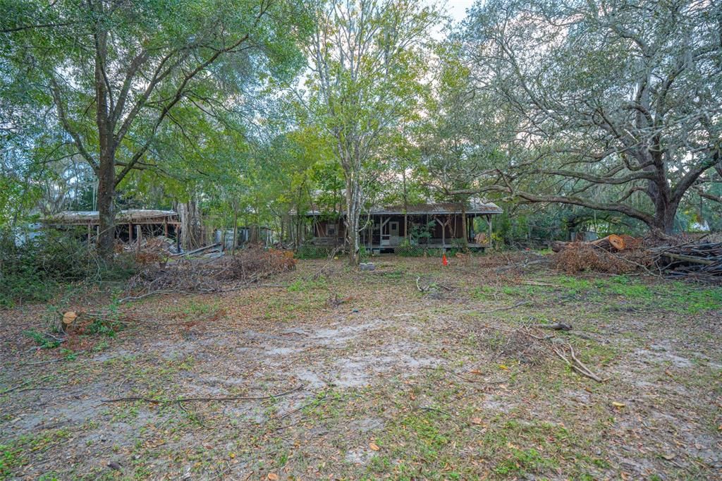 待售: $299,900 (1.48 acres)