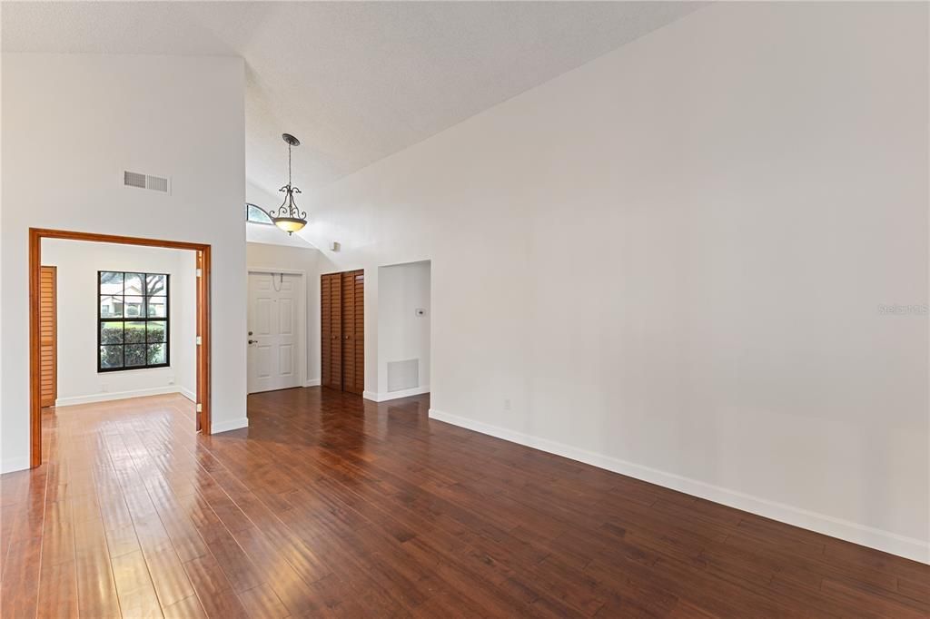 En Renta: $3,295 (3 camas, 2 baños, 1667 Pies cuadrados)