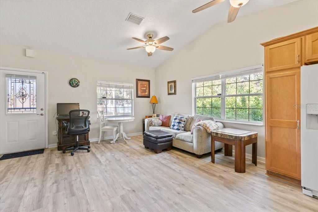 For Sale: $279,900 (3 beds, 2 baths, 1496 Square Feet)