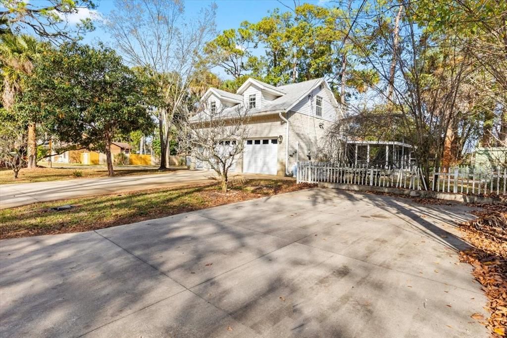 For Sale: $279,900 (3 beds, 2 baths, 1496 Square Feet)